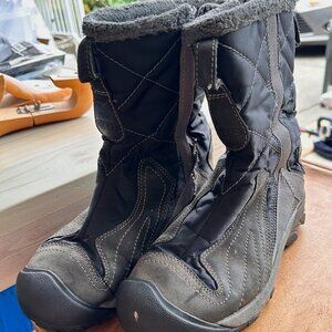 $160 MSRP! KEEN Betty Boots W sz 7 Black Gray Insulated Lace-Up Waterproof